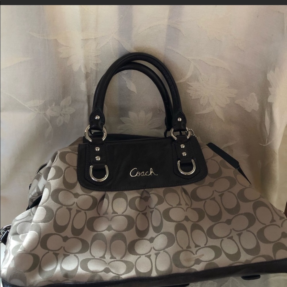 Coach purse .